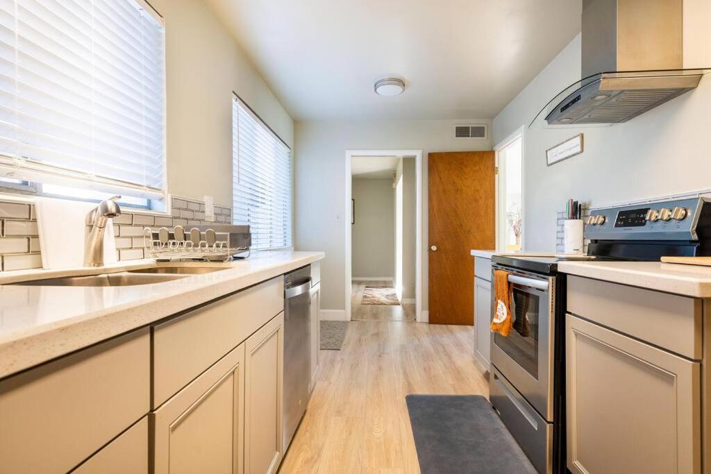 Villa 5 Beds, 2 Full Baths, W/Gazebo, W/Fenced Backyard Yuba City Exterior foto