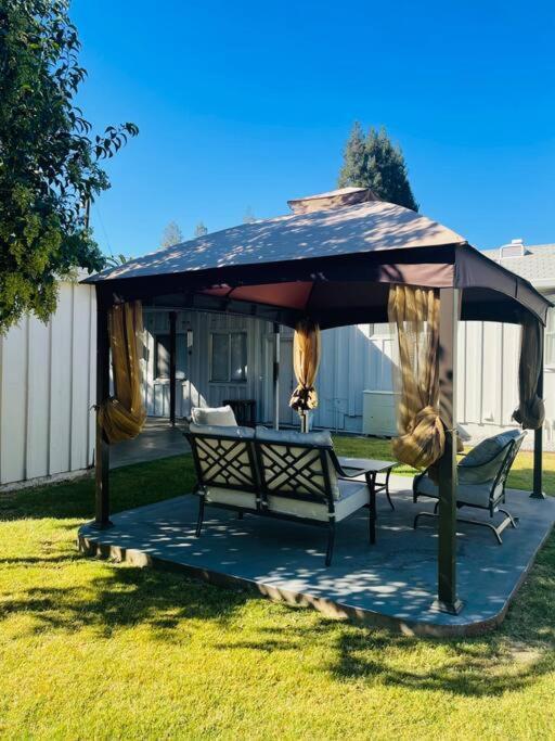 Villa 5 Beds, 2 Full Baths, W/Gazebo, W/Fenced Backyard Yuba City Exterior foto