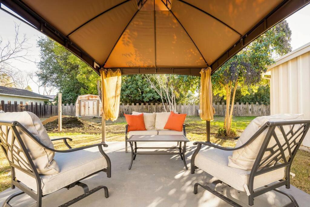 Villa 5 Beds, 2 Full Baths, W/Gazebo, W/Fenced Backyard Yuba City Exterior foto